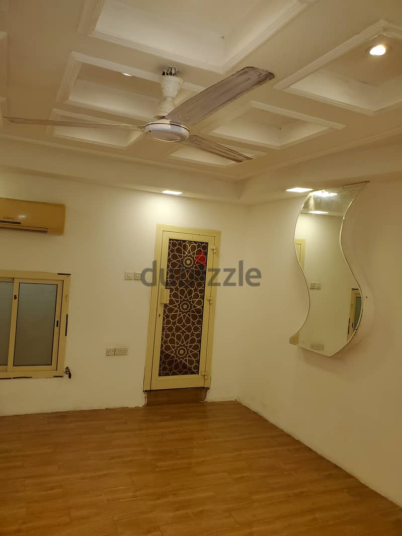 Spacious room in hamala for rent 100bd with ewa 4
