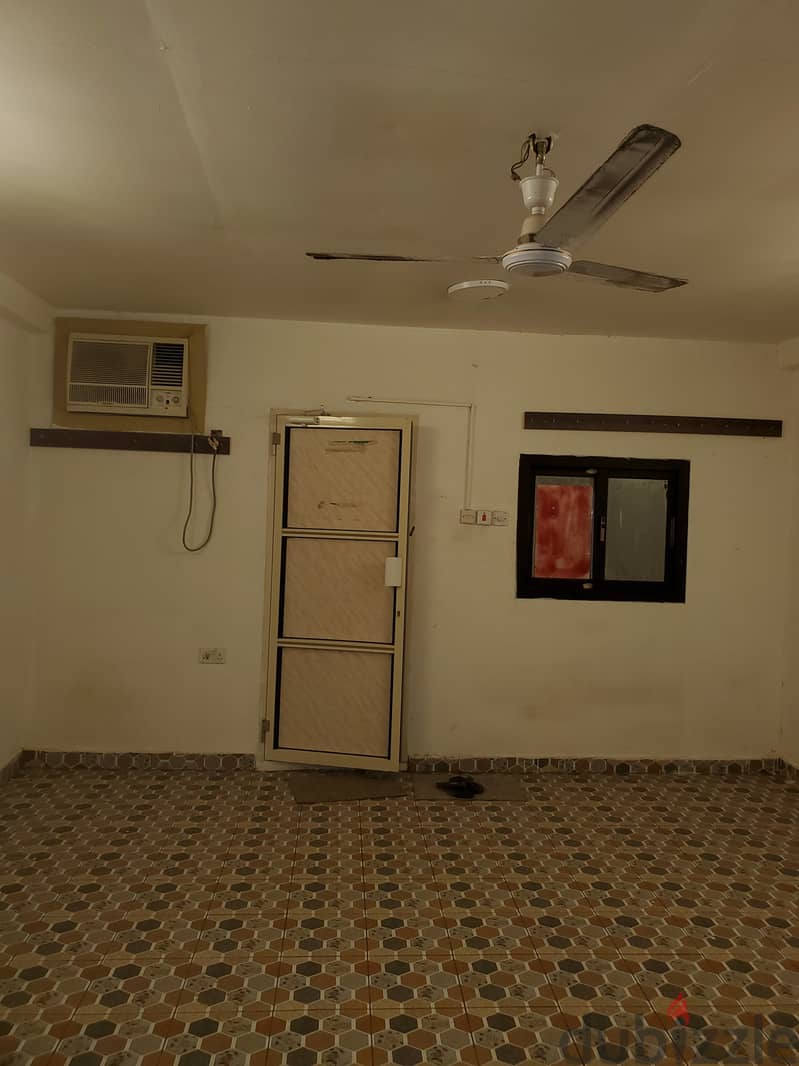 Spacious room in hamala for rent 100bd with ewa 5