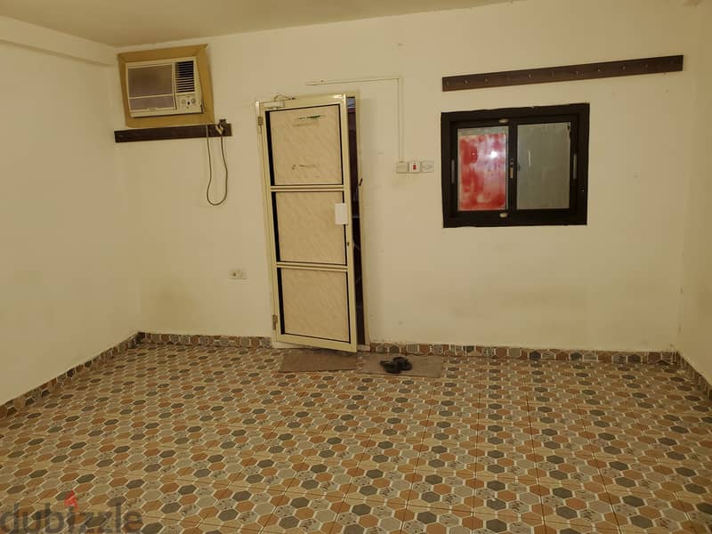 Spacious room in hamala for rent 100bd with ewa 6