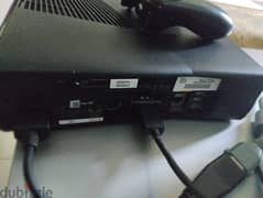 Xbox 360 with 2 hard drives and games 0