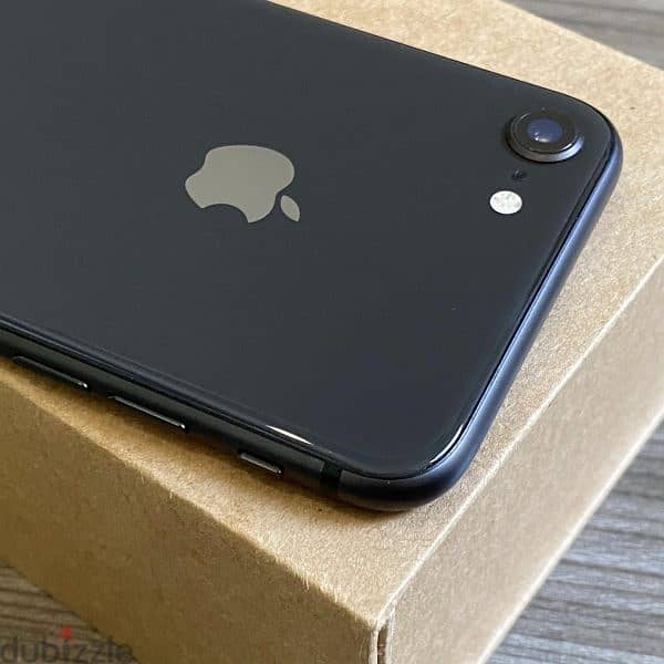 iPhone 8 *256GB* 79% capacity/addition to 2 free iphone 8 case 1