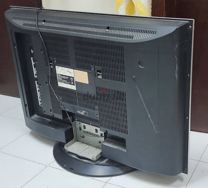 FOR SALE TV JVC LT-Z37EX6 (LCD) + TABLE 7