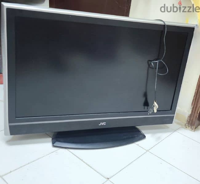 FOR SALE TV JVC LT-Z37EX6 (LCD) + TABLE 8