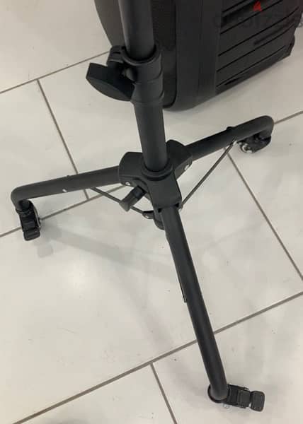 Tripod with wheels for Tablets, Laptops, Projectors 3