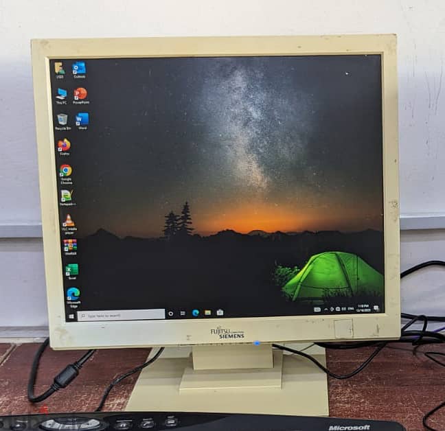 Fujitsu 17" Monitor Price For Sale Good Working Condition Price 6.00/- 0