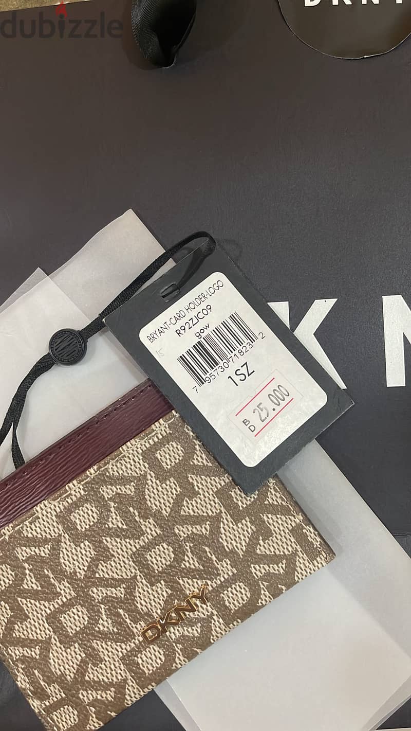 Brand new DKNY wallet never been used 1