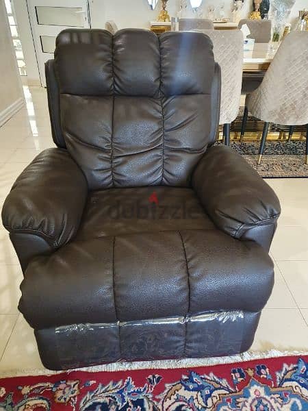 Recliner best sale chair dubizzle