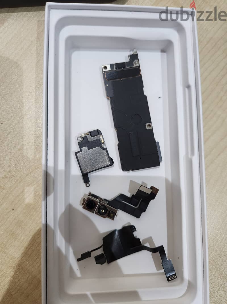 يوجد قطع غيار اصلية  مثل مذربورد وسماعات Original LCD iPhone and Samsu 2
