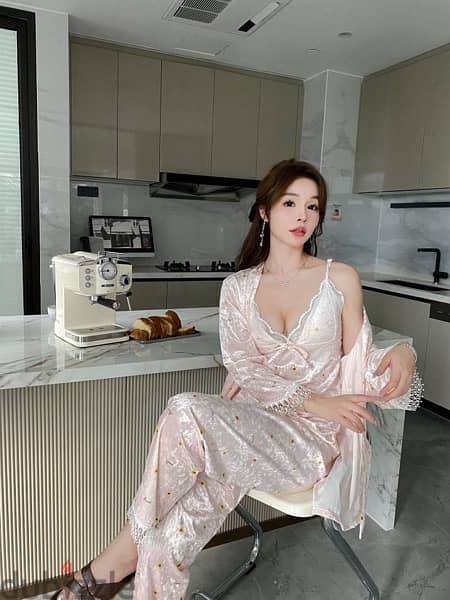 Gold velvet women's three-piece pajamas set 9