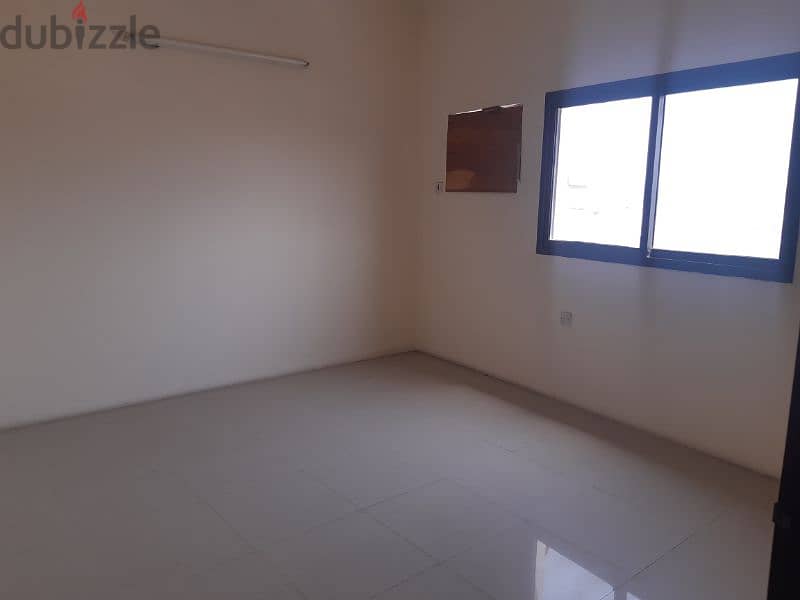 Nice clean flats Near Megamart Muharraq Market 6