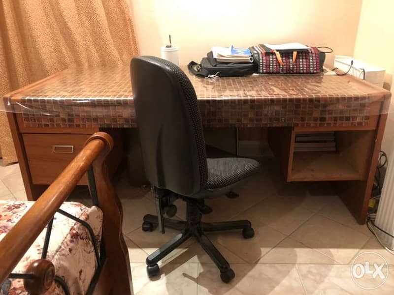 table with office chair 0