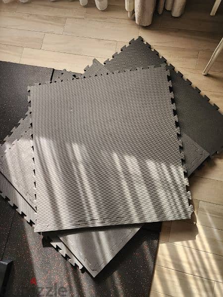 Gray Puzzle Foam Mat (4 large pieces ~1m each) 0