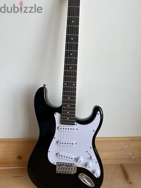 Fender stratocaster + whammy bar and new strings 0