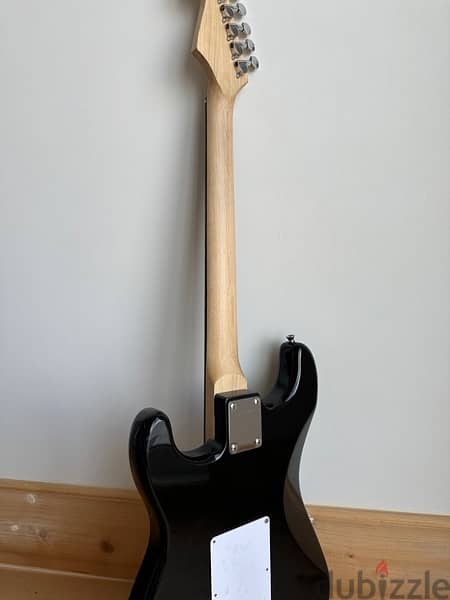 Fender stratocaster + whammy bar and new strings 1