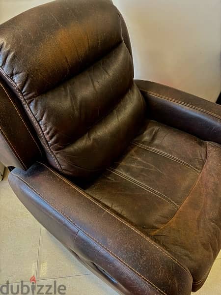 leather lazy boy chair from home center   35 دينار كرسي هزاز من الجلد 1