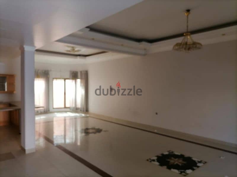 For rent, a villa in North Riffa للايجار فيلا في الرفاع 9