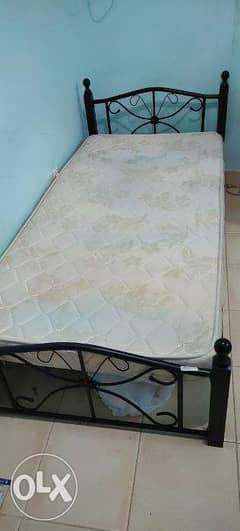 Single bed with 1 month old good quality mattress 0