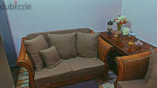 clean sofa for sale 3 sets للبيع سوفا بحالة نظيف