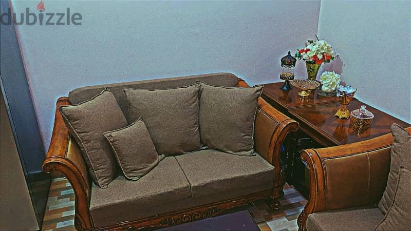 clean sofa for sale 3 sets للبيع سوفا بحالة نظيف 0