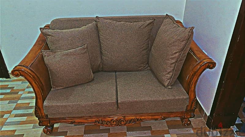 clean sofa for sale 3 sets للبيع سوفا بحالة نظيف 1