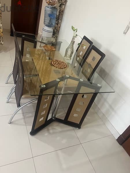 4 seat glass dinning table for sale 1