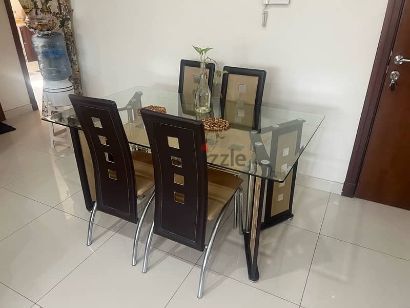 4 seat glass dinning table for sale 2