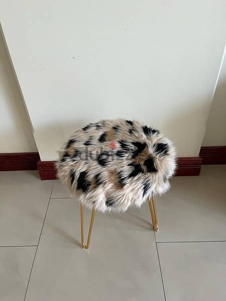 Tool/chair selling for leaving Bahrain 1