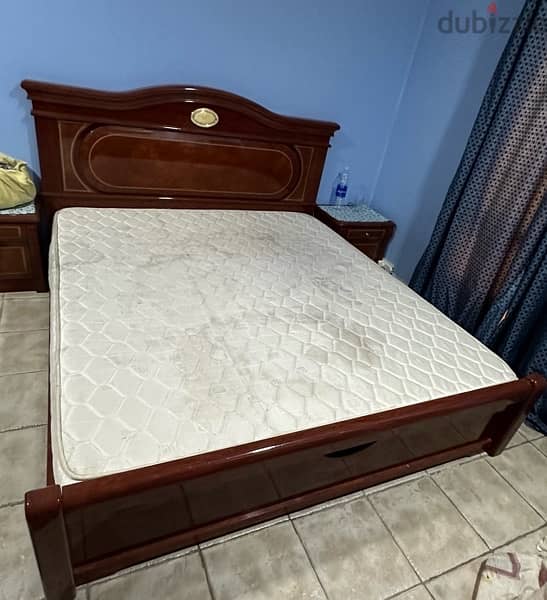 fix price queen side bed set with 6 door cupboard and dressing table 1