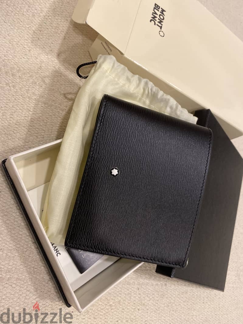 Montblanc wallet in textured leather 2