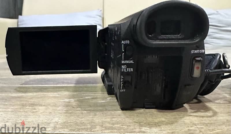 Sony Ax-100 4K Camcorder 1