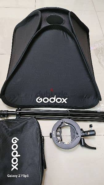 Godox Softbox + stand + speedlite holder 0