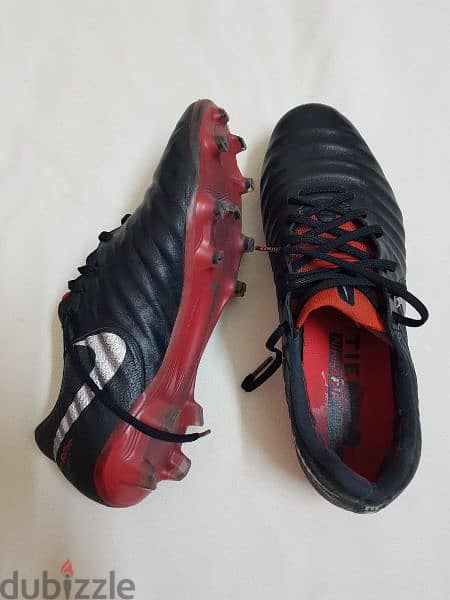 tiempo football boots very good condition still looks new not much use 4
