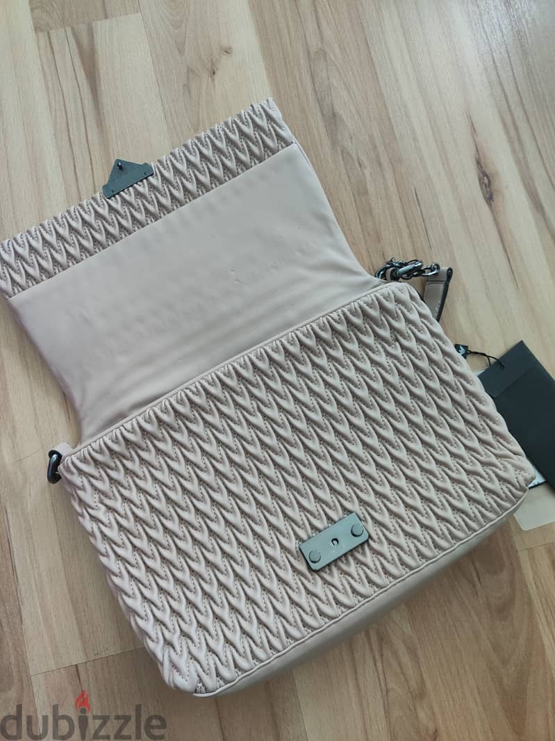 Brand New Emporio Armani shoulder bag 75% OFF 2