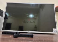 32 inch LG tv is available  for sale 0