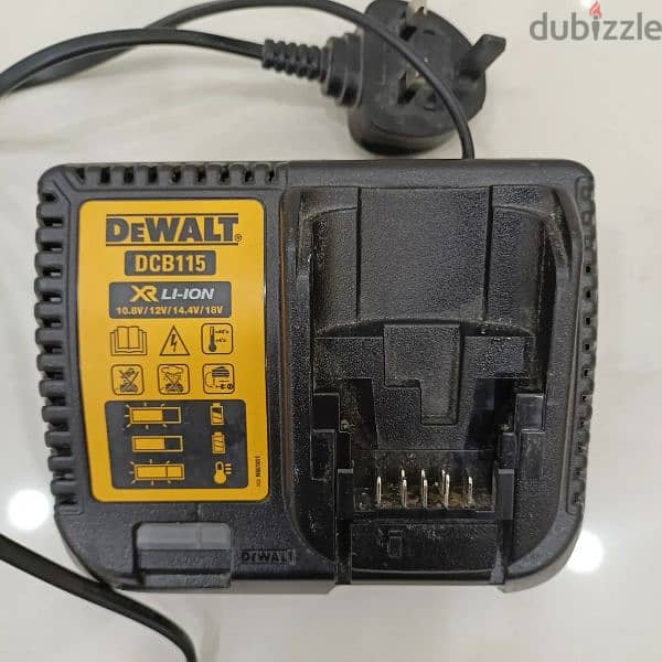 Used DeWalt batteries Charger DCB115 شاحن بطاريات ديوالت 1