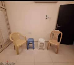 4 Plastic chairs in very good condition
