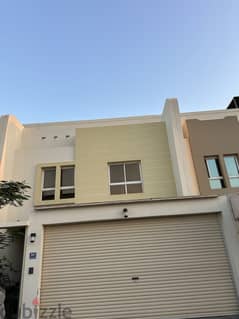 Villa in quiet/accessible area for sale - in Janayin Al Hamala project