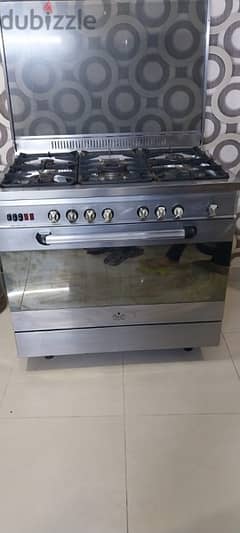 5 BURNER GAS STOVE W OVEN IN BEST CONDITION