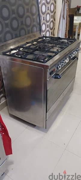 5 BURNER GAS STOVE W OVEN IN BEST CONDITION 1