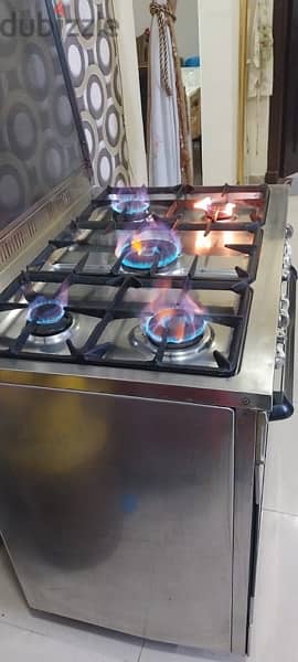 5 BURNER GAS STOVE W OVEN IN BEST CONDITION 4