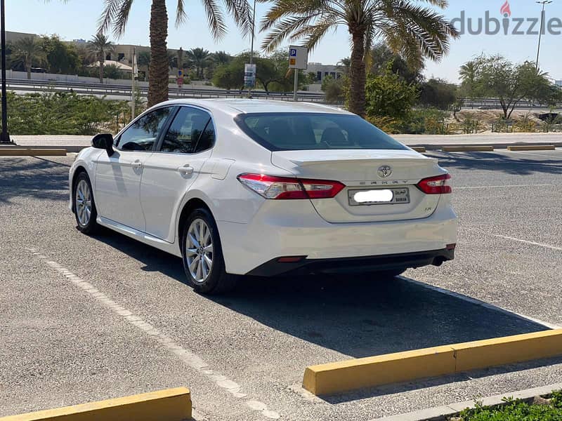 Toyota Camry LE 2019 (White) 6