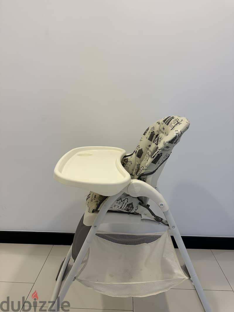 Joie printed baby high chair 1