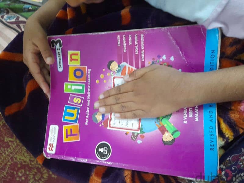 Indian school class 3 books and uniform of girl 32size used to sell 0