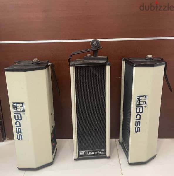 3 bass speakers outdoor indoor very good condition 1