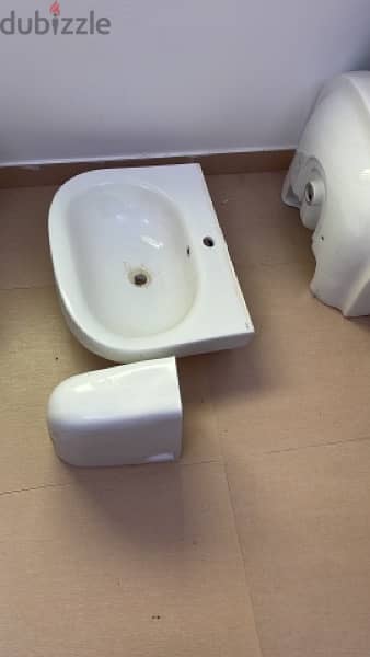 1 wash basin. 5