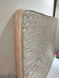 Mattress queen size for sale (10BD) -No delivery