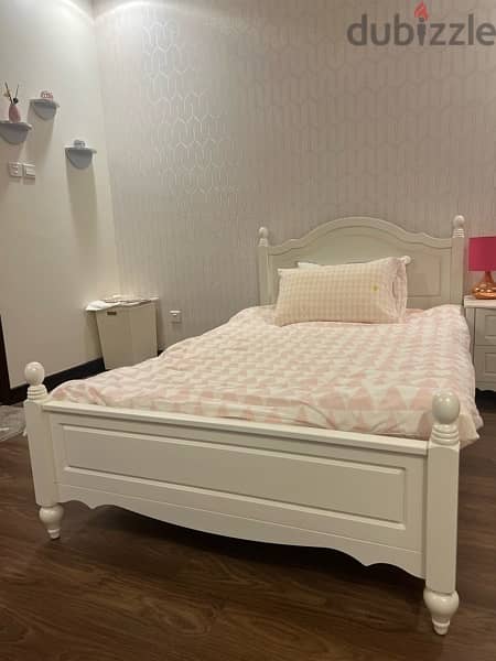 سرير مع مرتبة وطاولة جانبية . . Bed with mattress and side table 2