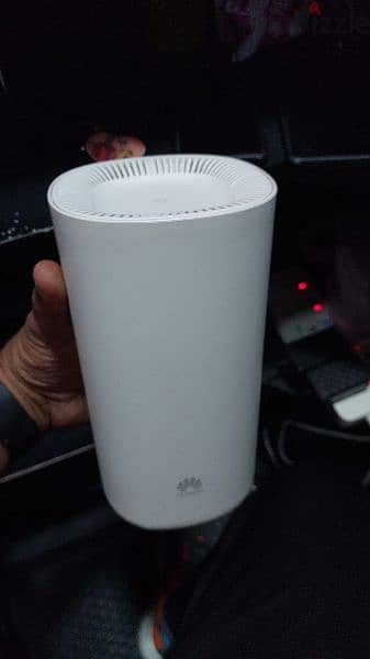 HUAWEI  Wifi extender(مقوی)AC3800 with Free delivery