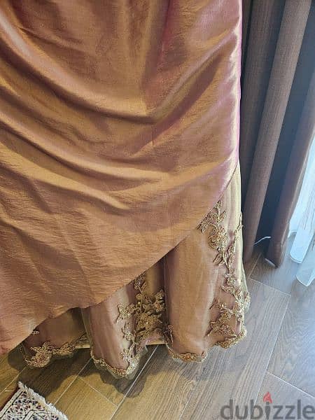 beautiful gown used once few hours. size large 2