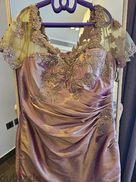 beautiful gown used once few hours. size large 5